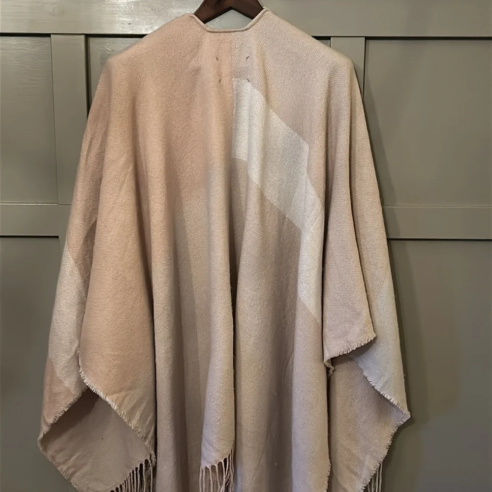 Soia & Kyo Woven Scarfigan With Fringe Blanket Poncho Sweater Cream Pink OS